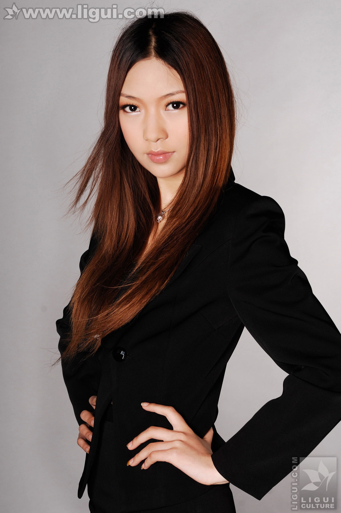 2010.05.14 职业美女诱惑下高贵姿态 model 文欣 1